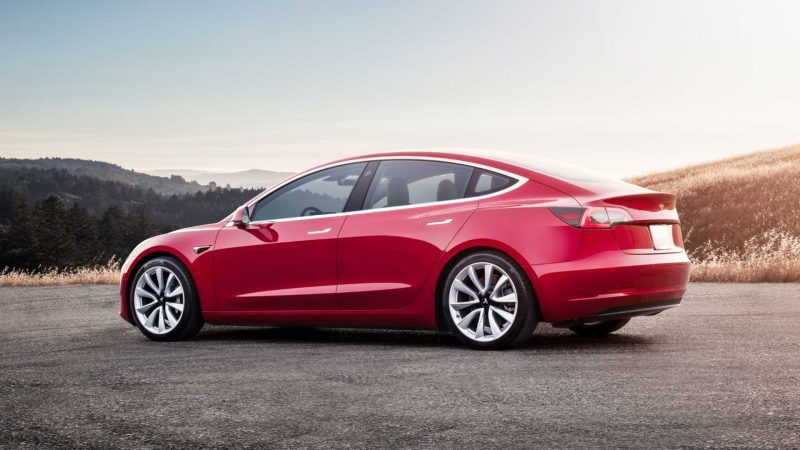 Bir Kullanıcı Tesla ile Karlı Bir Biçimde Kripto Para Madenciliği Yaptığını Tez Ediyor
