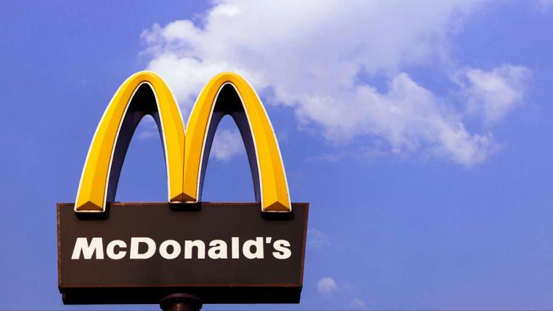 El Salvador Devlet Lideri Bukele, McDonald’s Üniformalı Fotoğraf Yayınladı