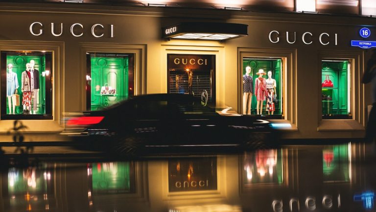 Lüks Moda Markası Gucci, NFT ve Metaverse Kozmosuna Adım Atıyor