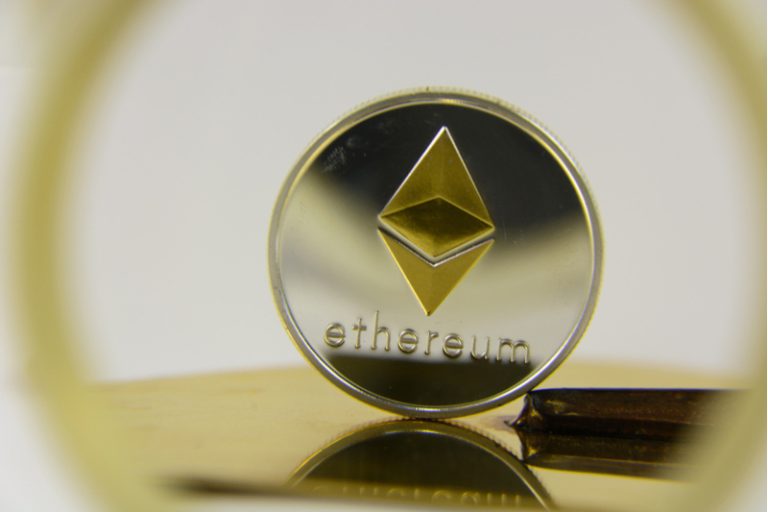 Ethereum süreç fiyatları düşerken en az 10 ETH tutanların sayısı artıyor