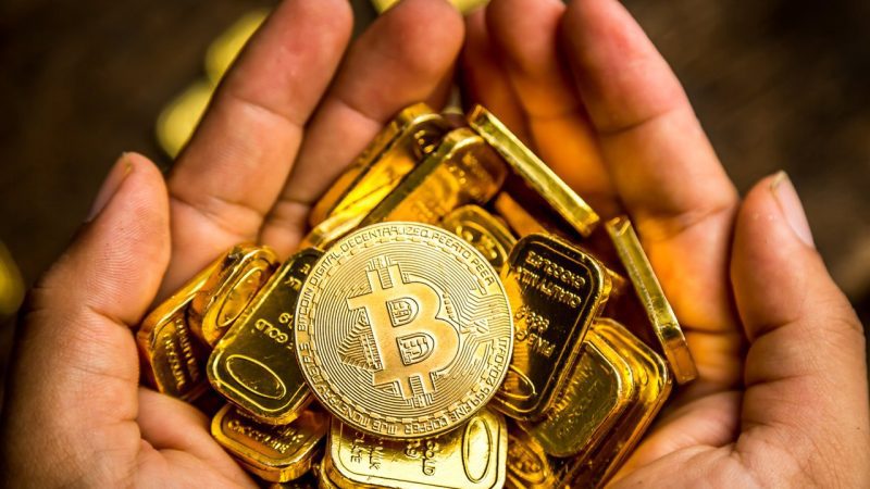 “Gizli Bir Tırmanış” Ünlü İsim, Altın ve Bitcoin Varsayımını Paylaştı!