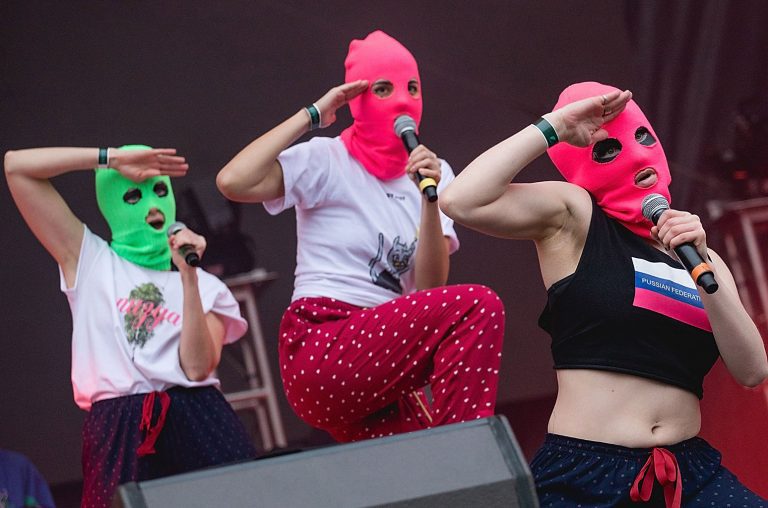 Rus Müzik Kümesi Pussy Riot, Ukrayna’ya Yardım Etmek İçin ‘Ukrayna DAO’ Başlattı