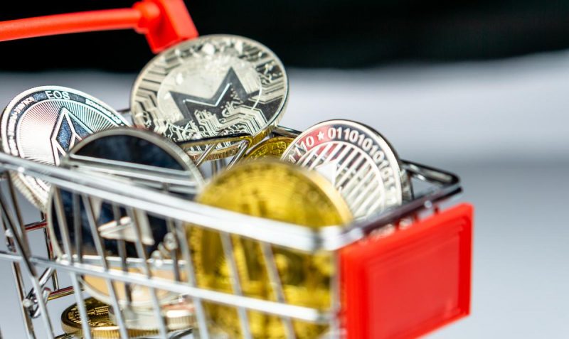Ünlü Milyarder, Bitcoin’e Değil: Bu 2 Altcoin’e Bahis Yapıyor!