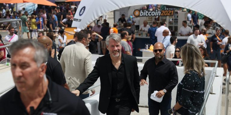 MacroStrategy, Bitcoin Satın Almak İçin 205 Milyon Dolar Pahasında Kredi Aldı