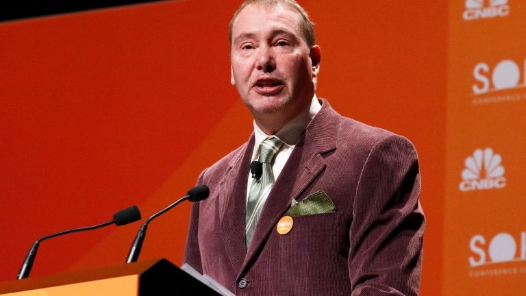 Milyarder Yatırımcı Jeffrey Gundlach, Kısa Vadede Bitcoin’i Altına Tercih Ettiğini Söyledi