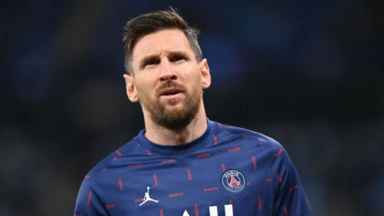Ünlü Futbolcu Messi, Socios ile Muahede İmzaladı