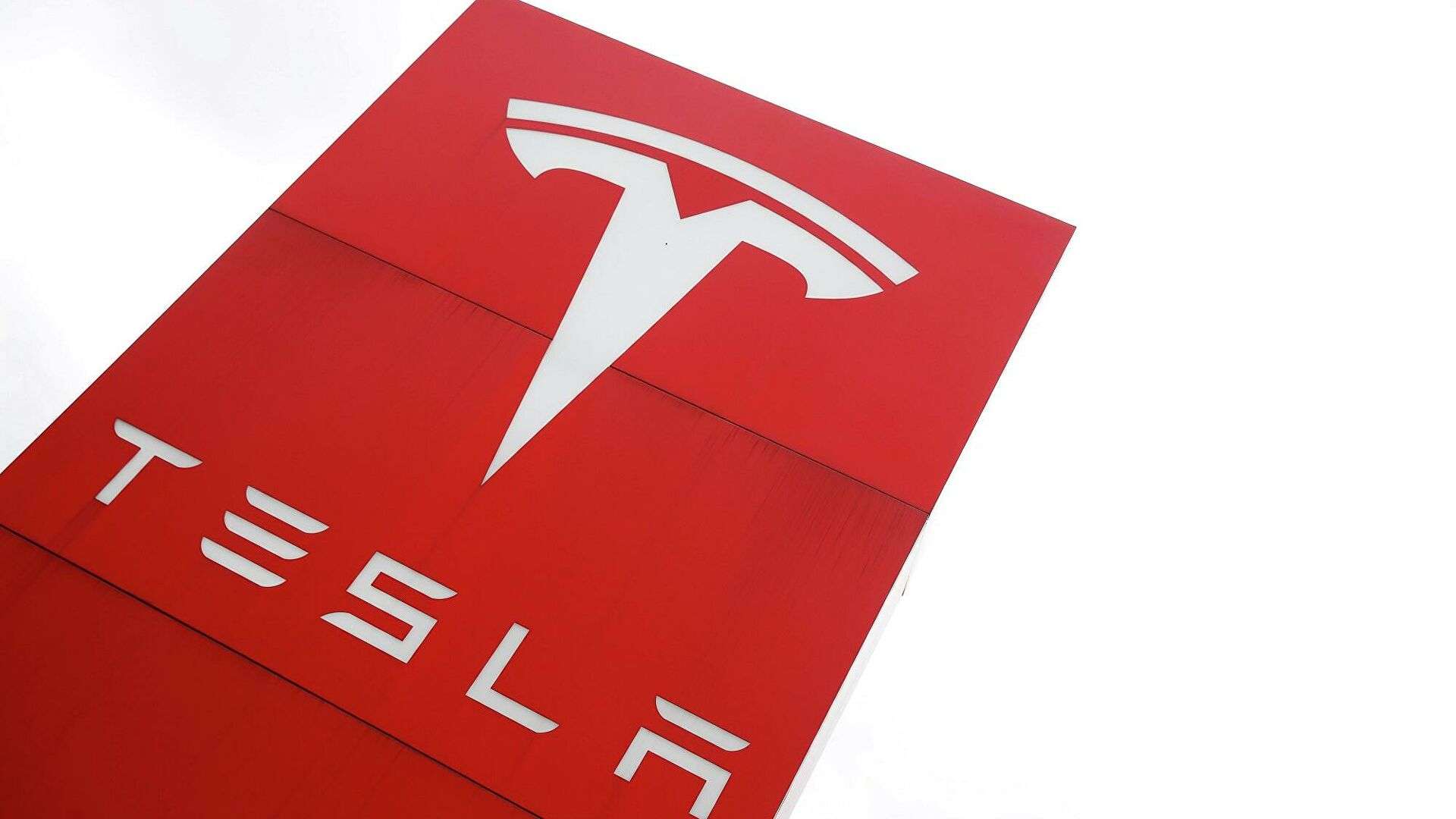 Bu Altcoin “Tesla ile Ortak Olduk” Dedi: Sonra Tweet Sildi!