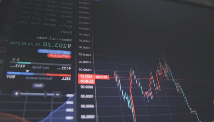 Bitcoin’in Her Adımını Bilen Analist: Bu Altcoin Piyasalarından Çıkın!