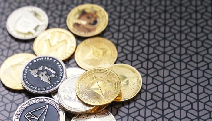 3 Kere Bilen Analist: Çöküşte Bu Altcoin’lerden Alın!