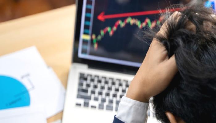 Bu 2 Altcoin Hariç Herşeyini Sattı: Analistler Düşüş Bekliyor!