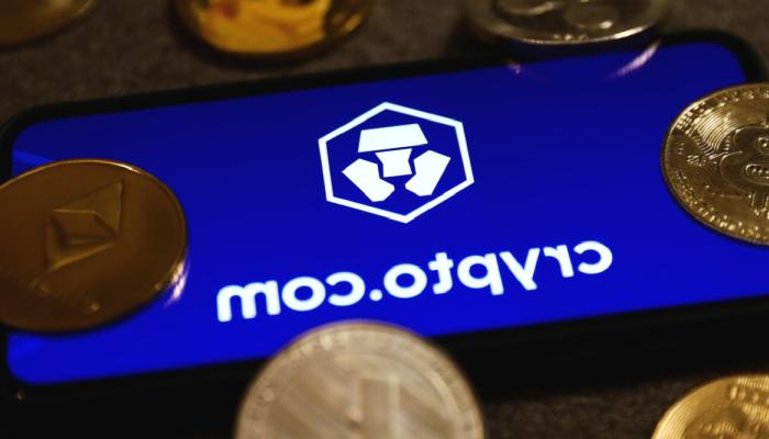 CryptoCom Artık Kullanıcıların Apple Hisse ile Kripto Satın Almalarına Müsaade Verecek