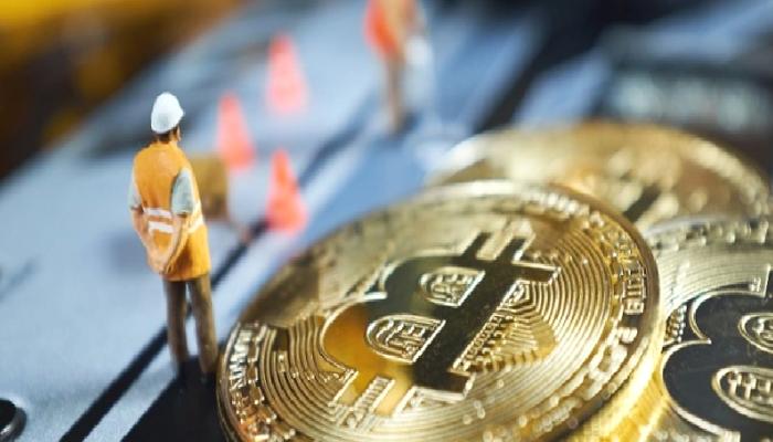 Bitcoin Madencileri 6.000 BTC Sattı! Neler Oluyor?