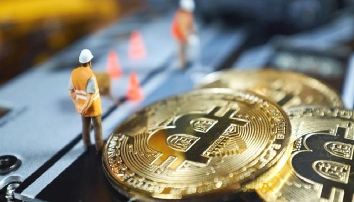 Core Scientific Binlerce Bitcoin Sattı: Satmaya Devam Edeceğiz!