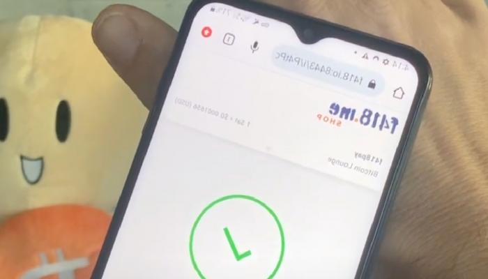 Bitcoin ile Ödeme Yapmak için Eline Çip Taktırdı