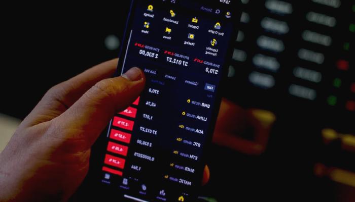Binance Savları Büyüyor: Bu 3 Altcoin Piyasaya Döküldü!
