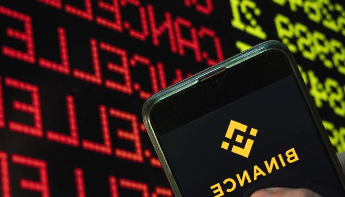 Binance İşlemleri Durdurdu! Neler Oluyor?