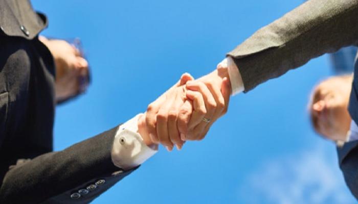 Dikkat: Bu 4 Altcoin Değerli Paydaşlıklar Duyurdu!