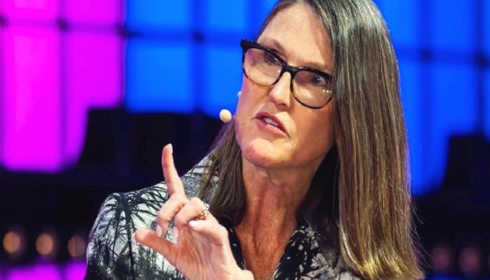 Cathie Wood, Krize Karşın Coinbase Payı Satın Aldı