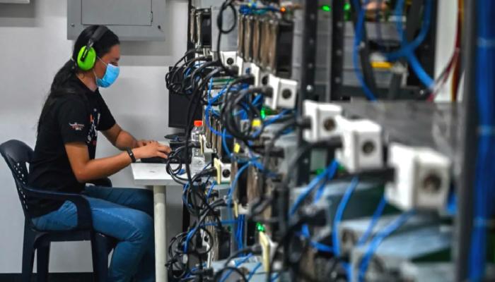 BTC sıkıştırıyor: Bitcoin madencileri zora girdi!